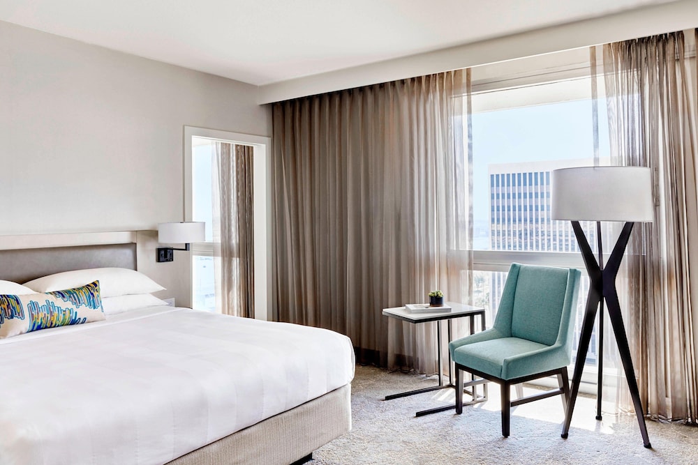 Los Angeles Airport Marriott — Hotel rooms in Los Angeles, California