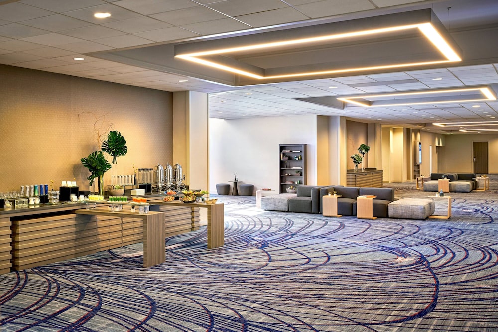Los Angeles Airport Marriott — Restaurant & bars in Los Angeles, California