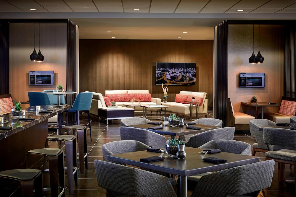 Los Angeles Airport Marriott — Restaurant & bars in Los Angeles, California