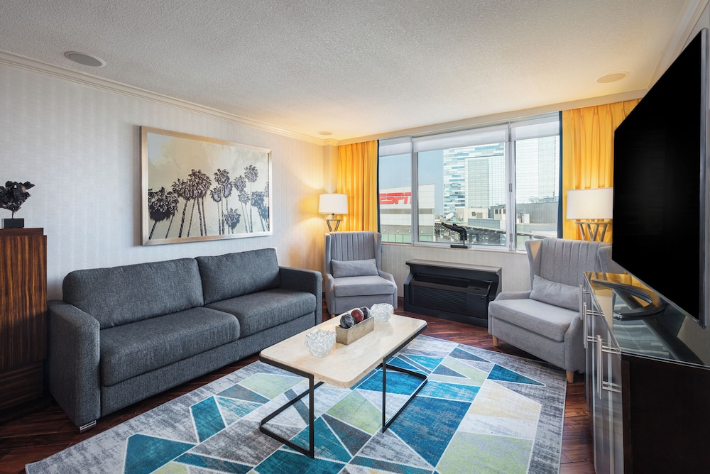 E-Central Downtown Los Angeles Hotel — Hotel rooms in Los Angeles, California