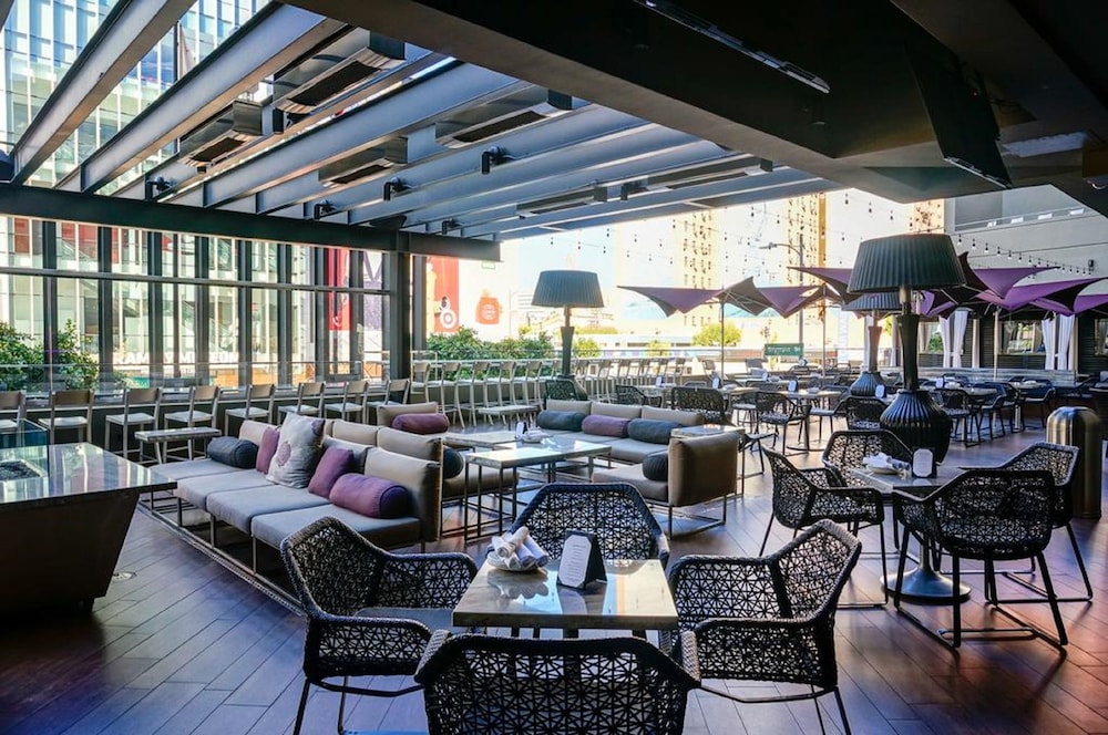 E-Central Downtown Los Angeles Hotel — Restaurant & bars in Los Angeles, California
