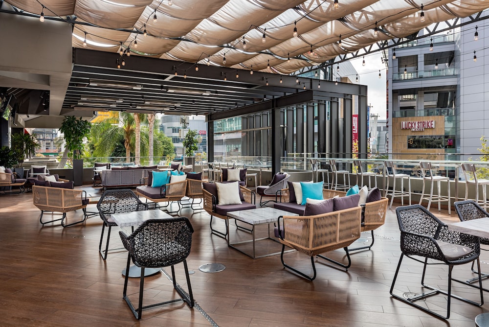 E-Central Downtown Los Angeles Hotel — Restaurant & bars in Los Angeles, California