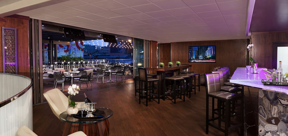 E-Central Downtown Los Angeles Hotel — Restaurant & bars in Los Angeles, California