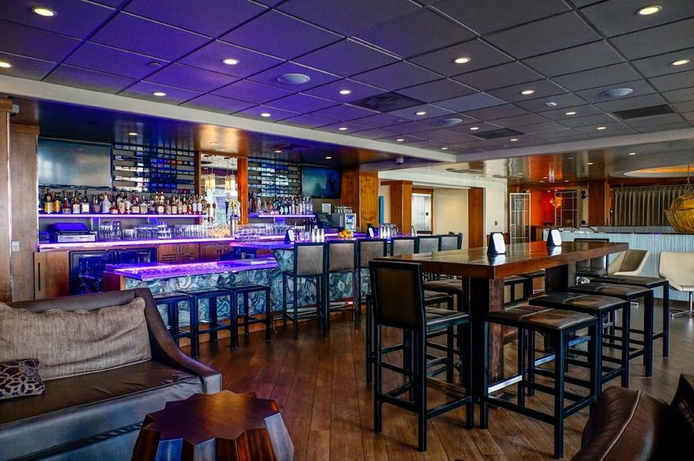E-Central Downtown Los Angeles Hotel — Restaurant & bars in Los Angeles, California