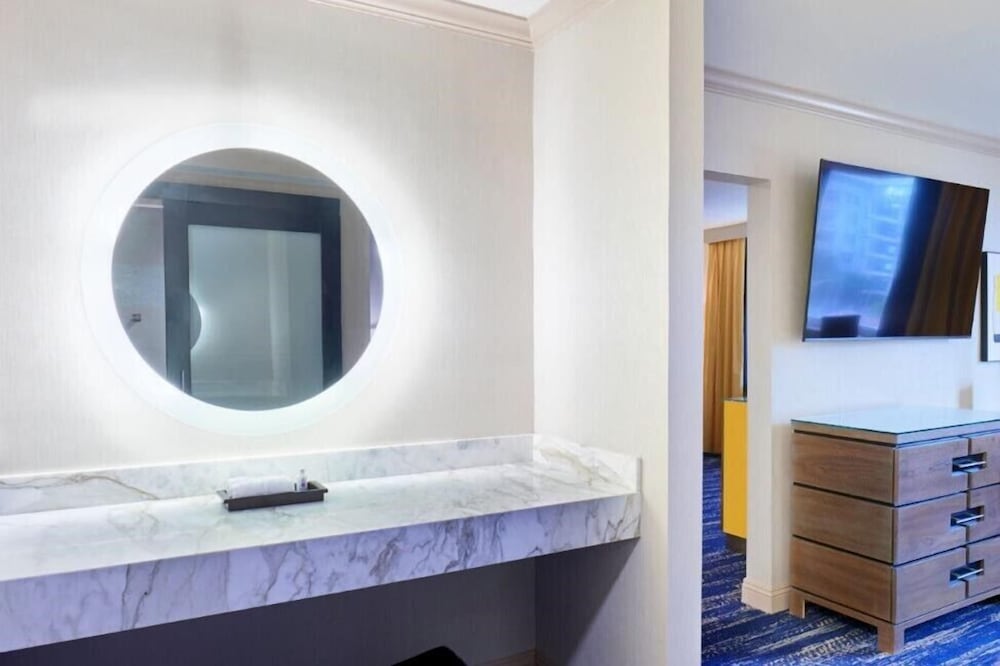 E-Central Downtown Los Angeles Hotel — Hotel rooms in Los Angeles, California