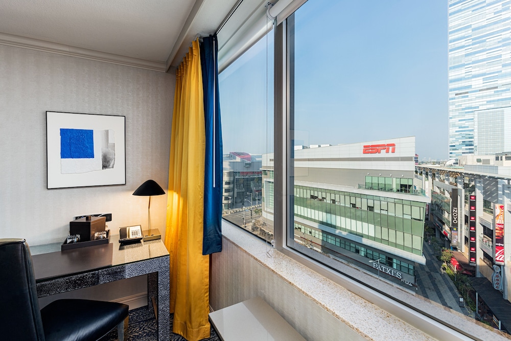 E-Central Downtown Los Angeles Hotel — Hotel rooms in Los Angeles, California