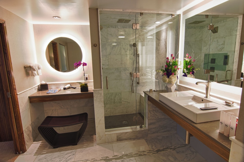 E-Central Downtown Los Angeles Hotel — Hotel rooms in Los Angeles, California