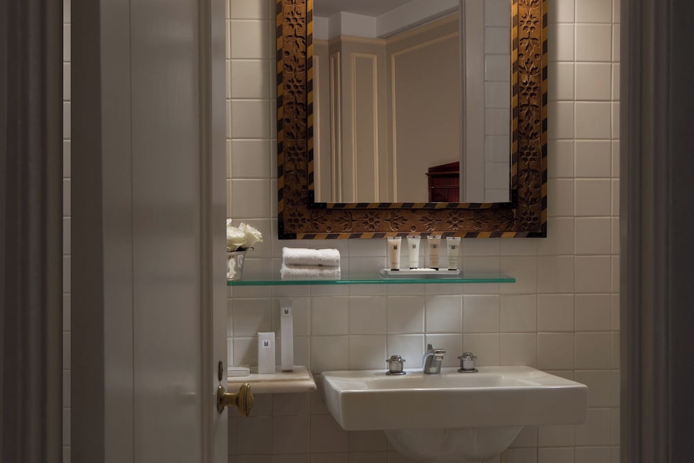 The Biltmore Los Angeles — Hotel rooms in Los Angeles, California