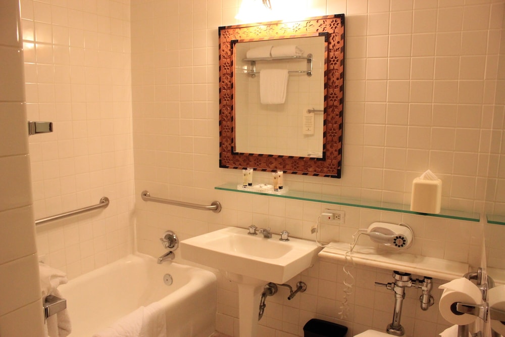 The Biltmore Los Angeles — Hotel rooms in Los Angeles, California