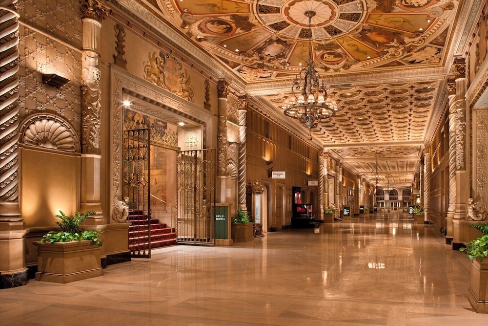 The Biltmore Los Angeles — Hotel building in Los Angeles, California