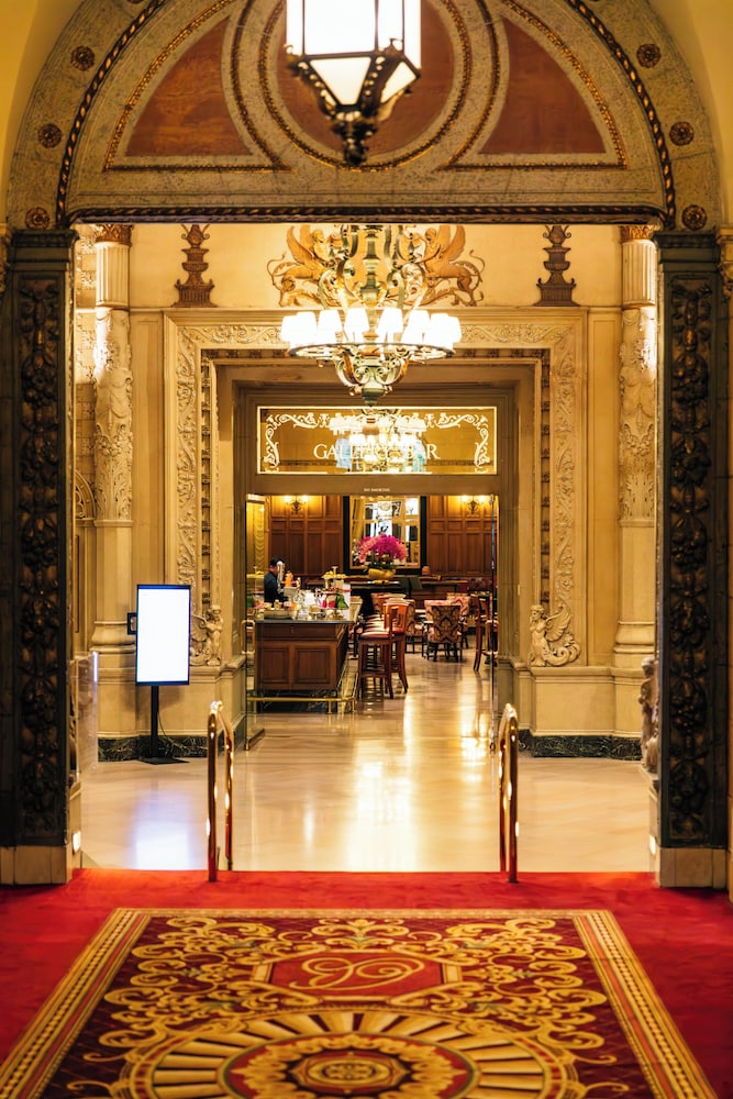 The Biltmore Los Angeles — Hotel building in Los Angeles, California