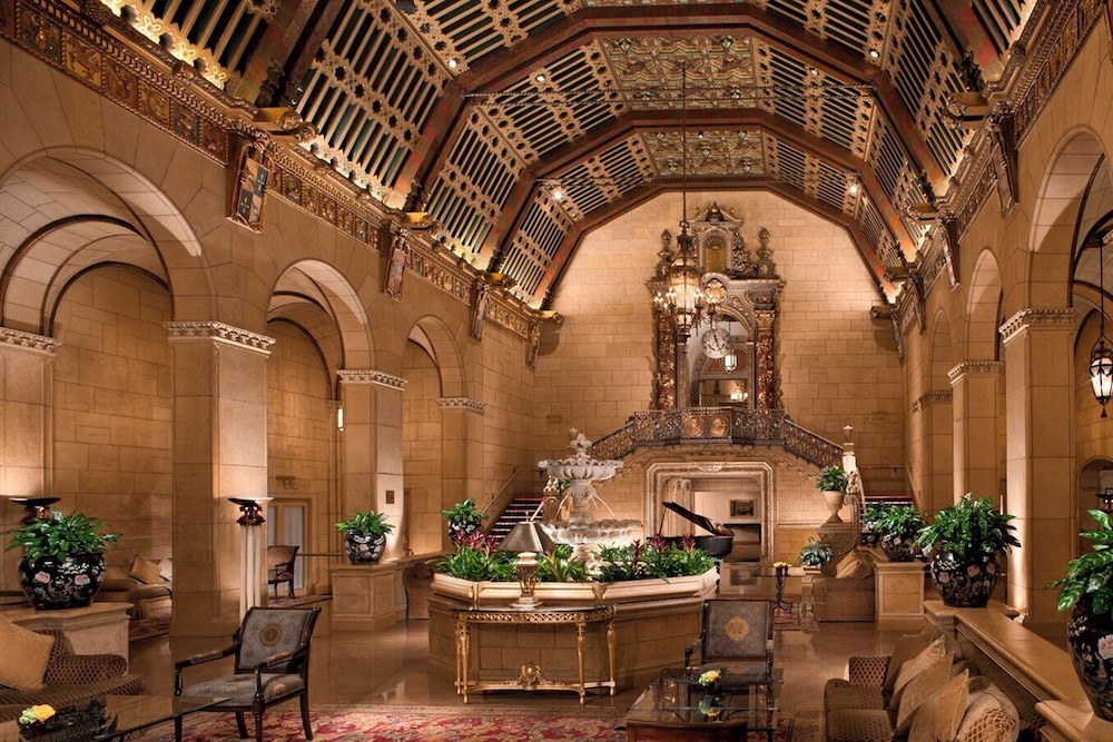 The Biltmore Los Angeles — Hotel building in Los Angeles, California