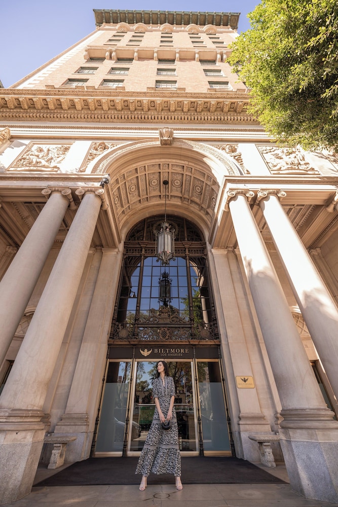 The Biltmore Los Angeles — Hotel building in Los Angeles, California