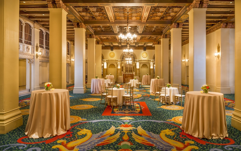 The Biltmore Los Angeles — Hotel building in Los Angeles, California