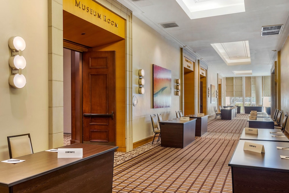 Omni Los Angeles Hotel at California Plaza — Hotel building in Los Angeles, California