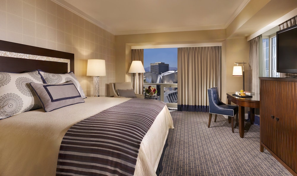 Omni Los Angeles Hotel at California Plaza — Hotel rooms in Los Angeles, California