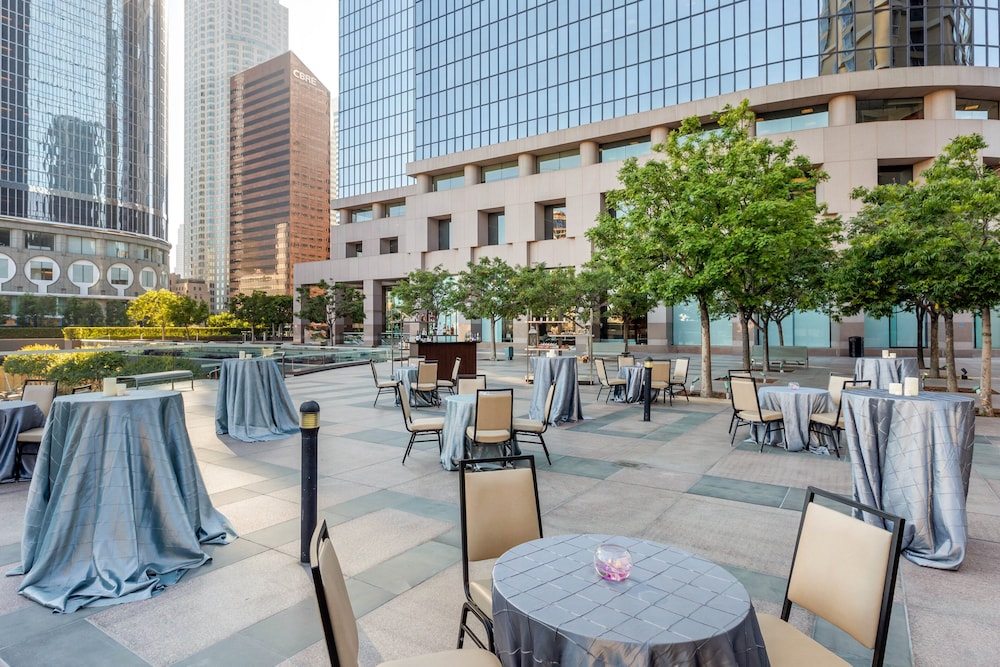 Omni Los Angeles Hotel at California Plaza — Hotel building in Los Angeles, California