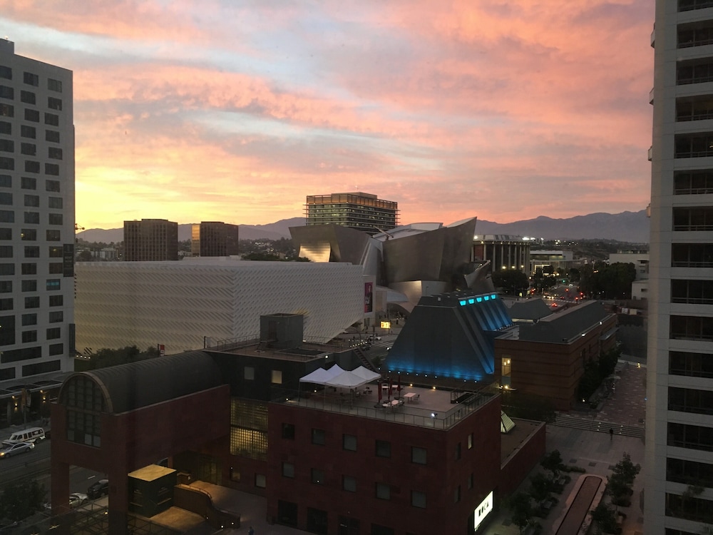 Omni Los Angeles Hotel at California Plaza — Hotel rooms in Los Angeles, California
