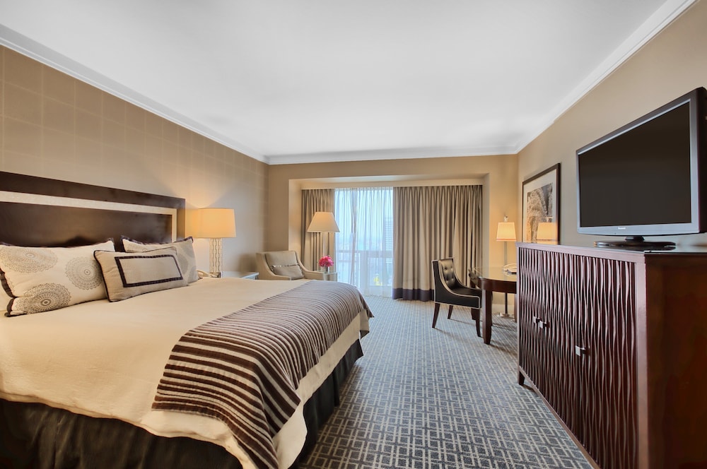 Omni Los Angeles Hotel at California Plaza — Hotel rooms in Los Angeles, California