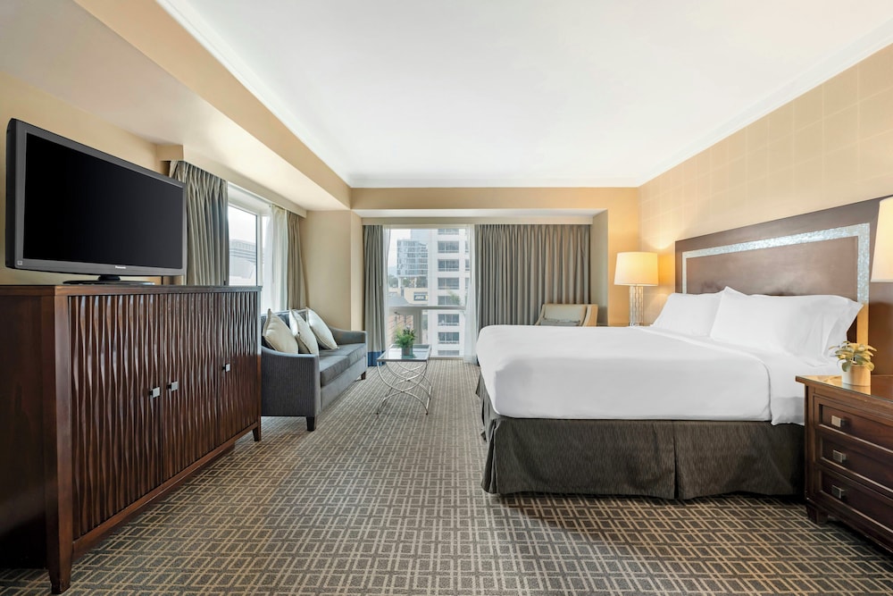 Omni Los Angeles Hotel at California Plaza — Hotel rooms in Los Angeles, California