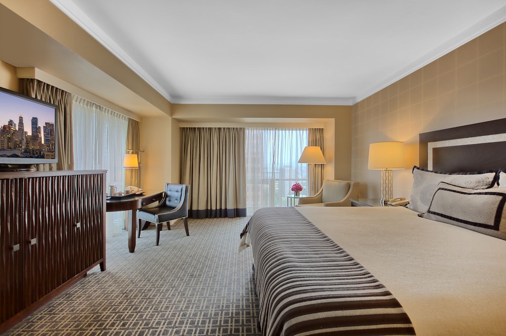 Omni Los Angeles Hotel at California Plaza — Hotel rooms in Los Angeles, California