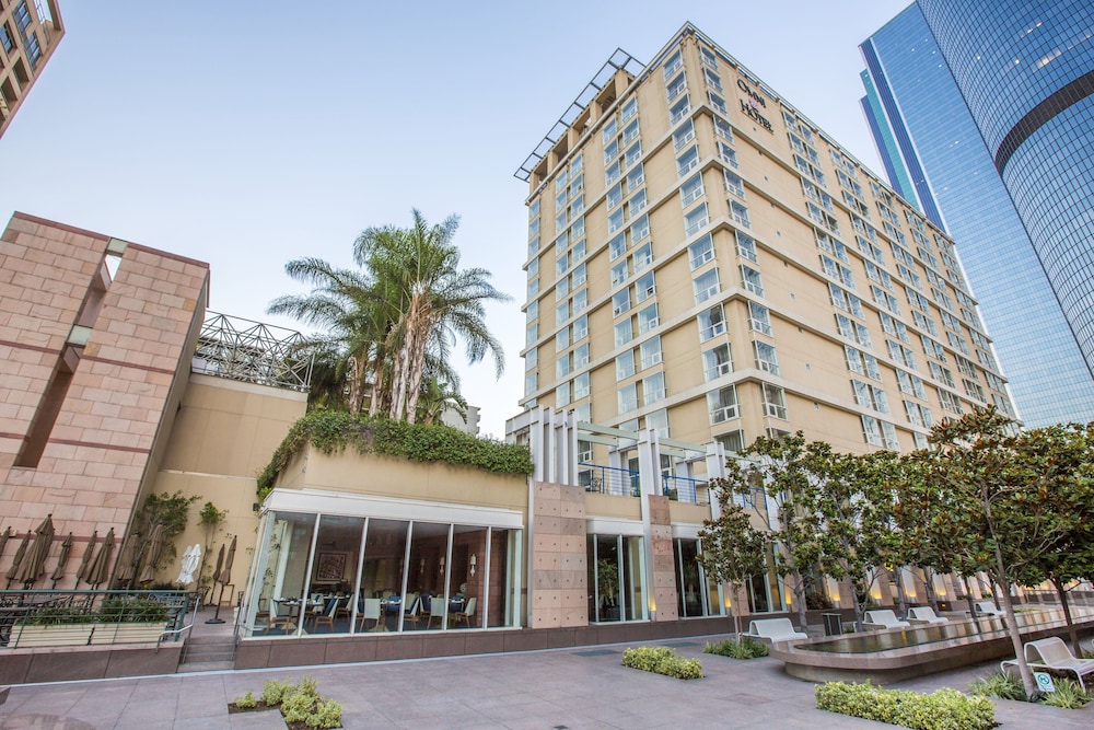 Omni Los Angeles Hotel at California Plaza — Hotel building in Los Angeles, California