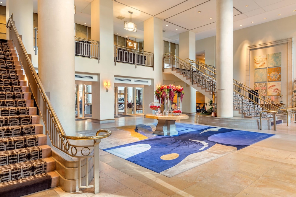 Omni Los Angeles Hotel at California Plaza — Hotel building in Los Angeles, California