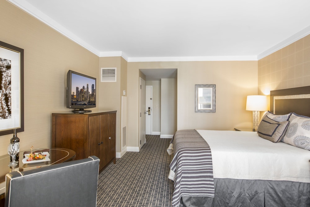 Omni Los Angeles Hotel at California Plaza — Hotel rooms in Los Angeles, California