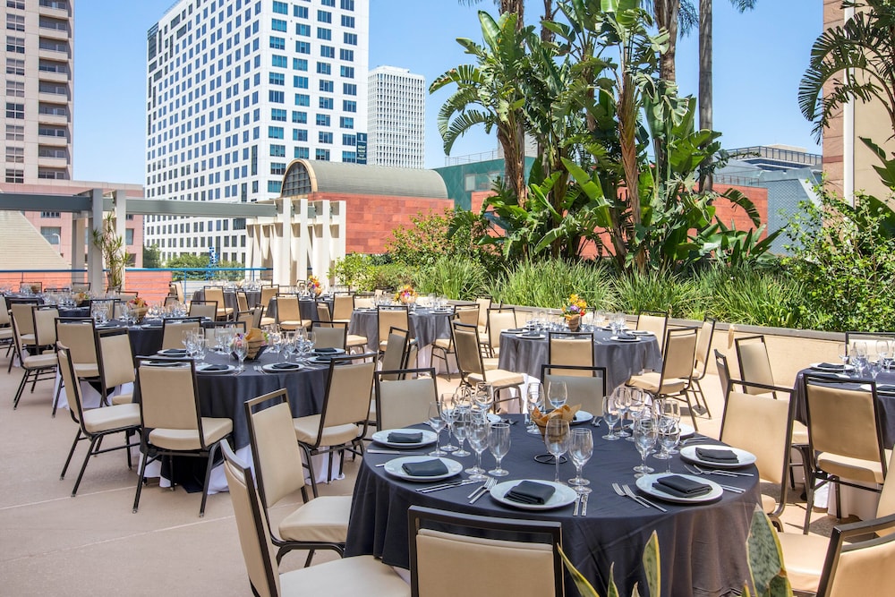 Omni Los Angeles Hotel at California Plaza — Restaurant & bars in Los Angeles, California
