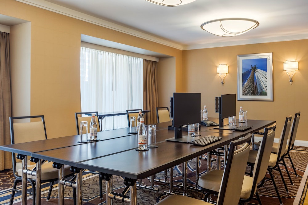 Omni Los Angeles Hotel at California Plaza — Hotel building in Los Angeles, California