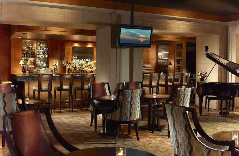 Omni Los Angeles Hotel at California Plaza — Restaurant & bars in Los Angeles, California