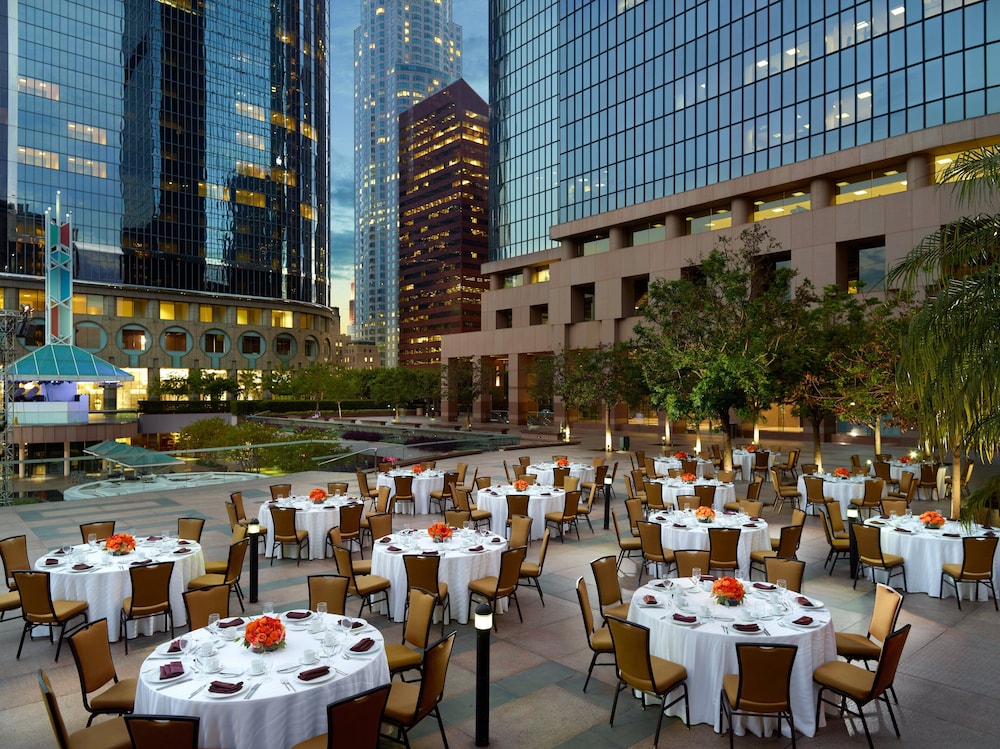 Omni Los Angeles Hotel at California Plaza — Hotel building in Los Angeles, California