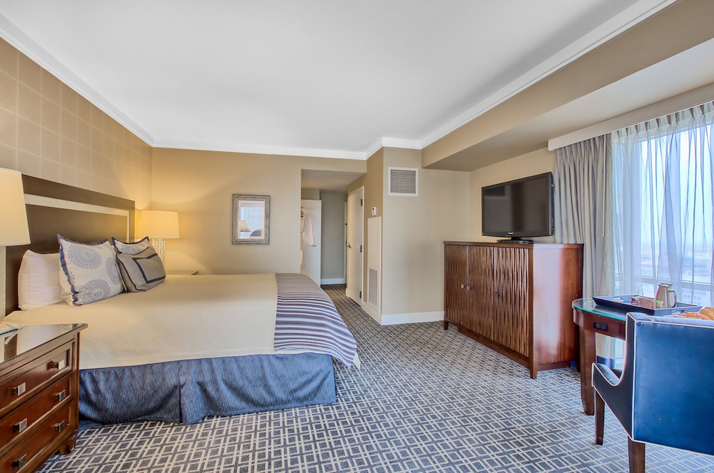 Omni Los Angeles Hotel at California Plaza — Hotel rooms in Los Angeles, California