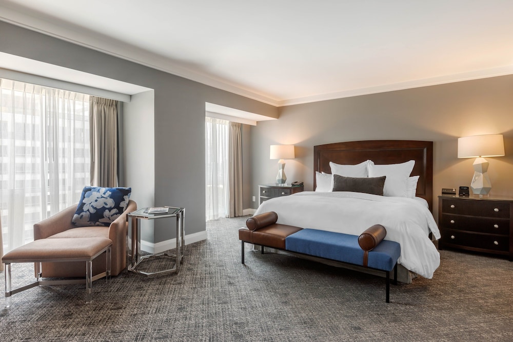 Omni Los Angeles Hotel at California Plaza — Hotel rooms in Los Angeles, California