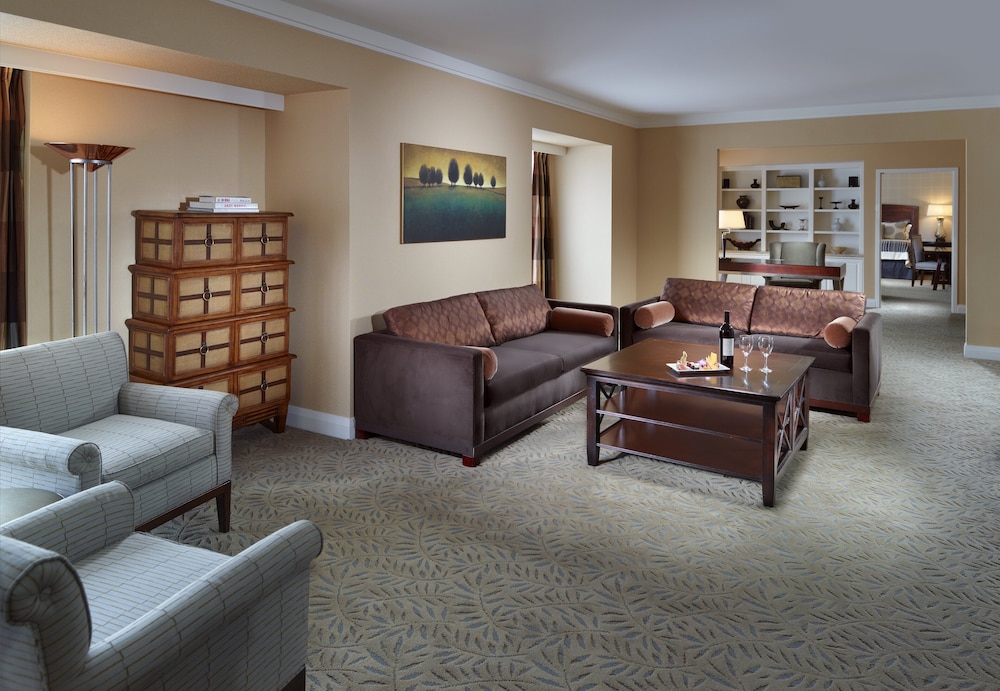 Omni Los Angeles Hotel at California Plaza — Hotel rooms in Los Angeles, California