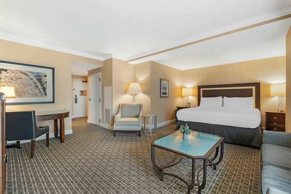 Omni Los Angeles Hotel at California Plaza — Hotel rooms in Los Angeles, California