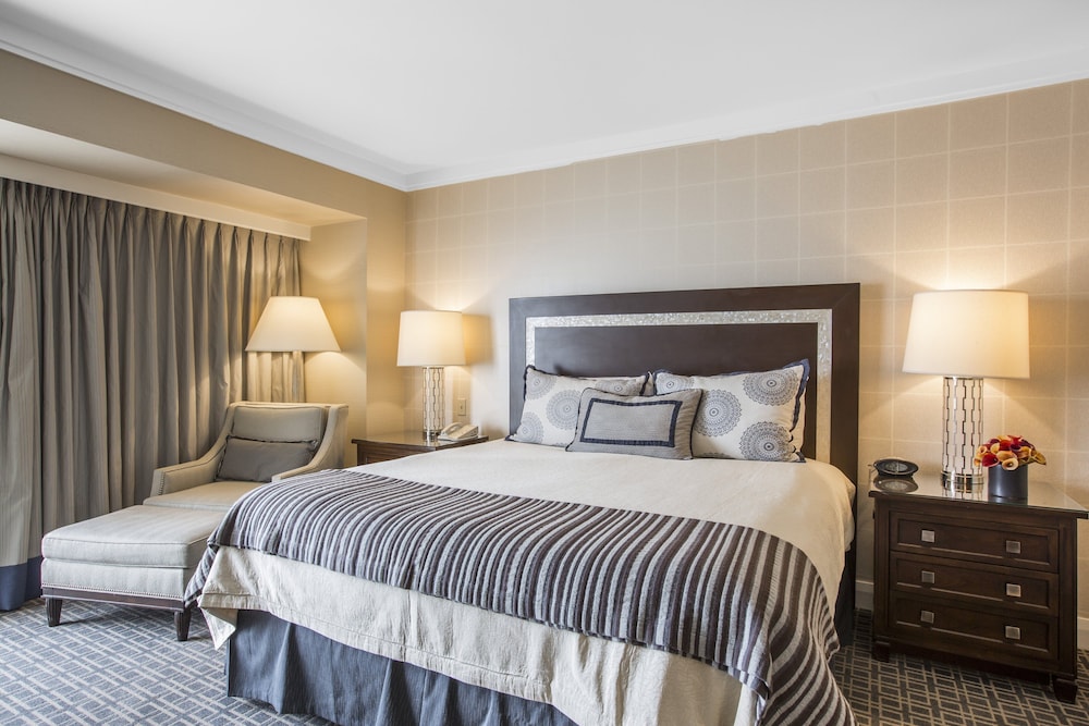 Omni Los Angeles Hotel at California Plaza — Hotel rooms in Los Angeles, California