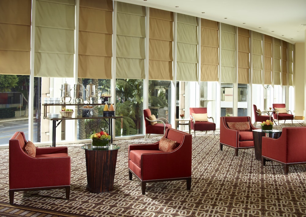 Omni Los Angeles Hotel at California Plaza — Restaurant & bars in Los Angeles, California