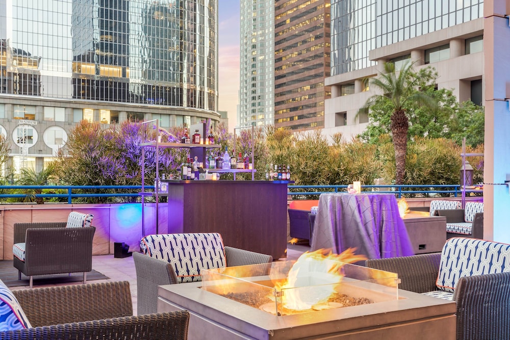 Omni Los Angeles Hotel at California Plaza — Restaurant & bars in Los Angeles, California