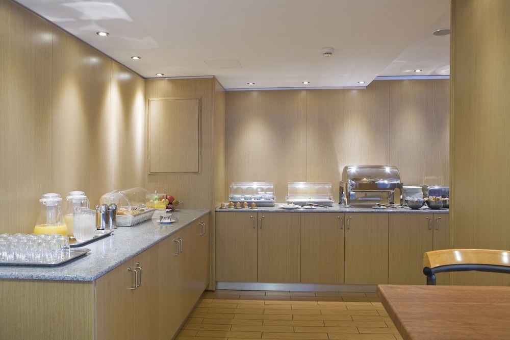 Parnon Hotel — Restaurant & bars in Athens, Attica