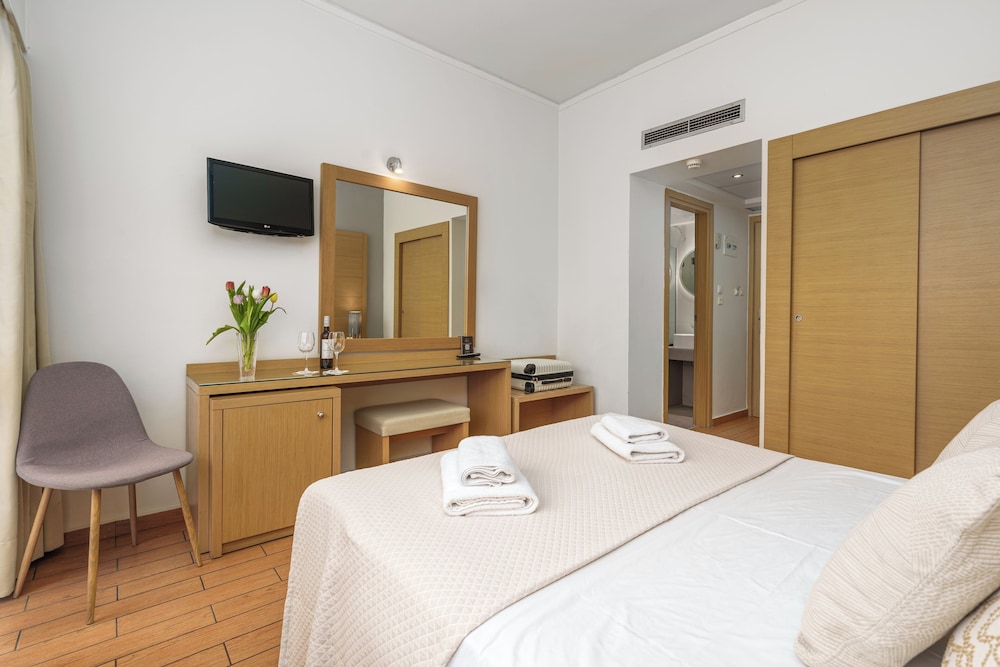 Parnon Hotel — Hotel rooms in Athens, Attica