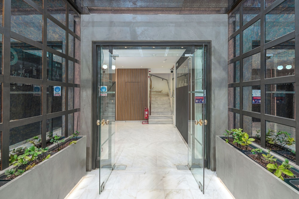 Parnon Hotel — Hotel building in Athens, Attica