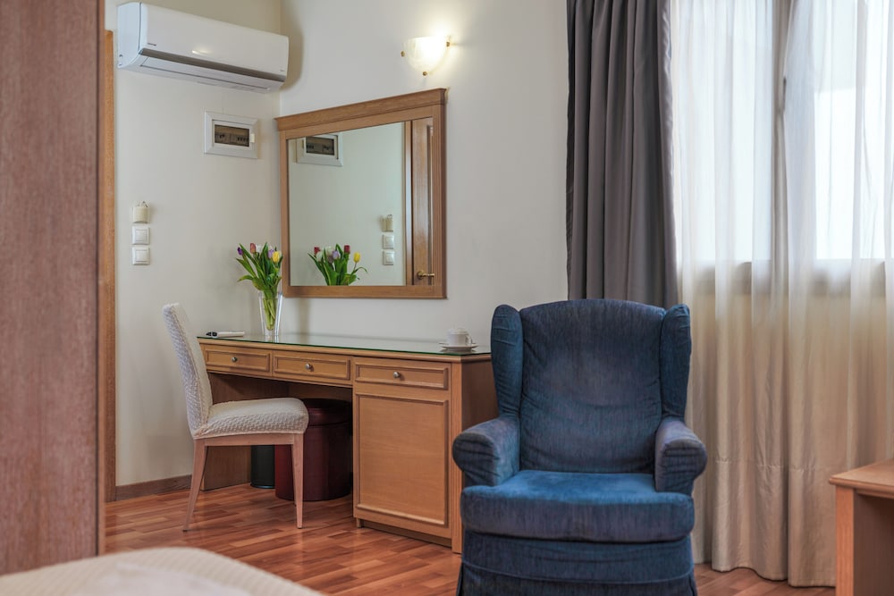Parnon Hotel — Hotel rooms in Athens, Attica