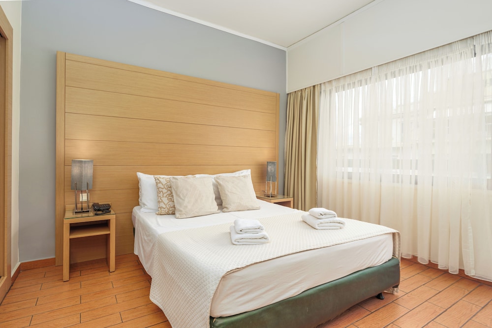 Parnon Hotel — Hotel rooms in Athens, Attica