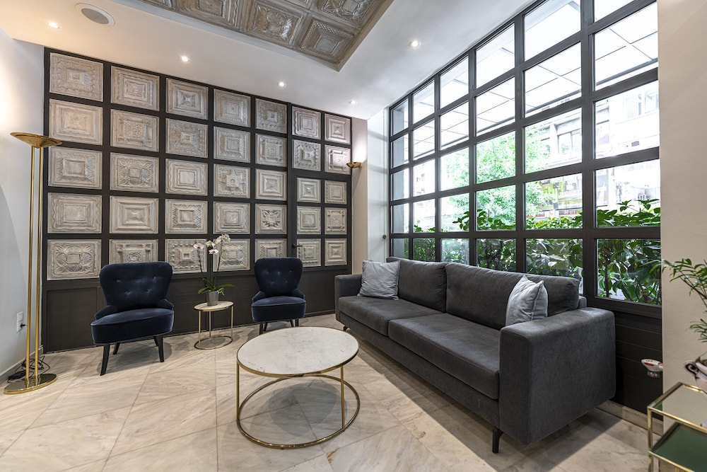 Parnon Hotel — Hotel building in Athens, Attica