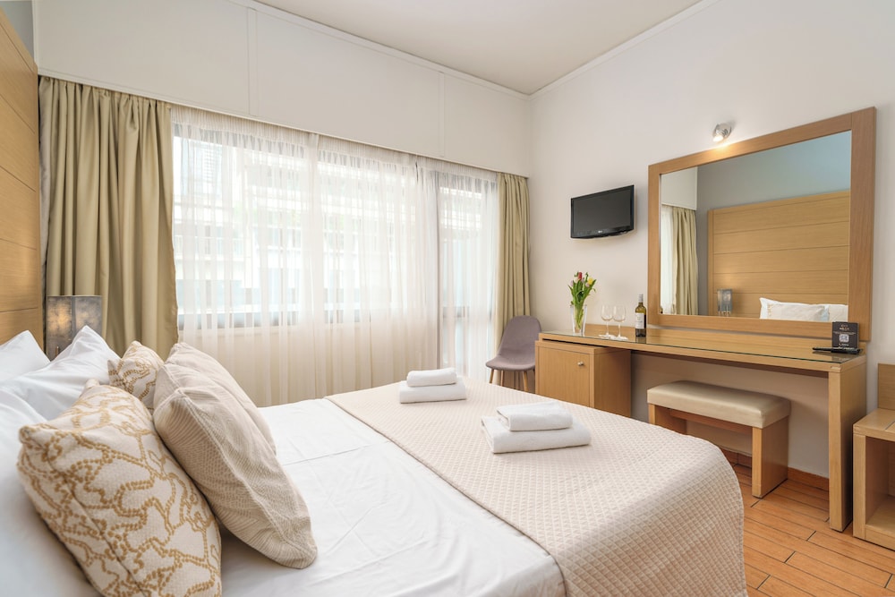 Parnon Hotel — Hotel rooms in Athens, Attica