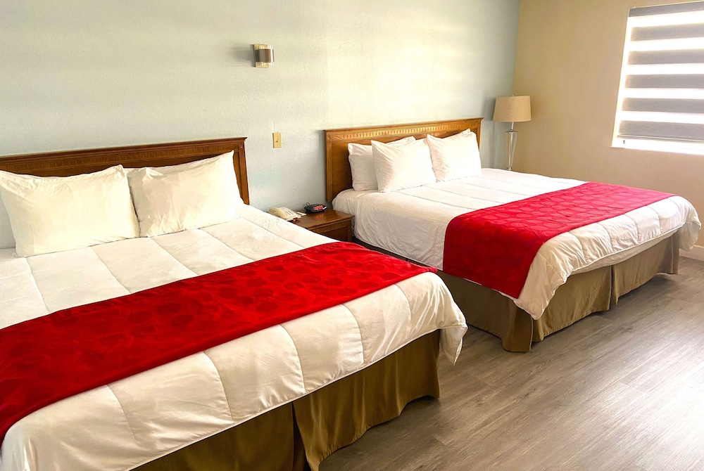 Ramada by Wyndham Los Angeles/Koreatown West — Hotel rooms in Los Angeles, California