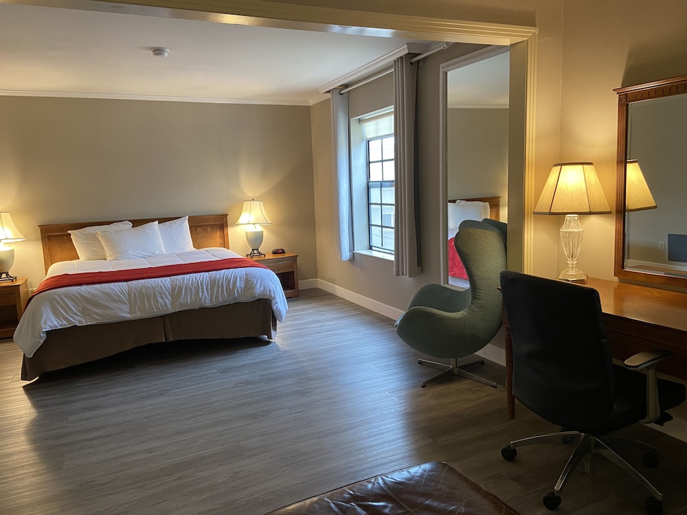 Ramada by Wyndham Los Angeles/Koreatown West — Hotel rooms in Los Angeles, California