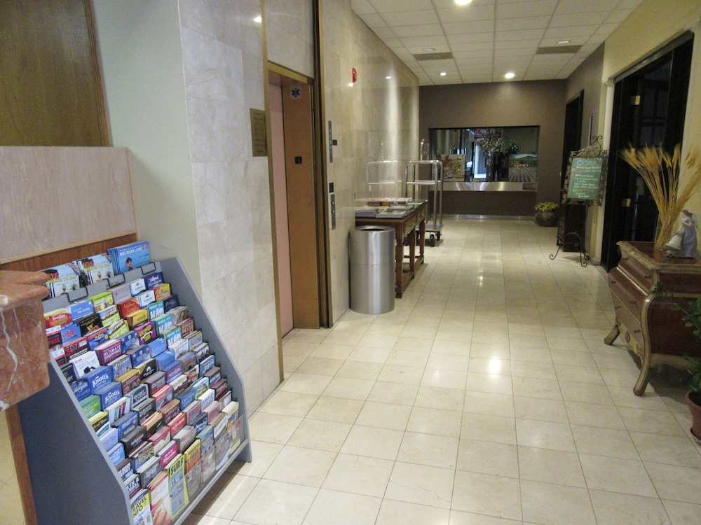 Ramada by Wyndham Los Angeles/Koreatown West — Restaurant & bars in Los Angeles, California