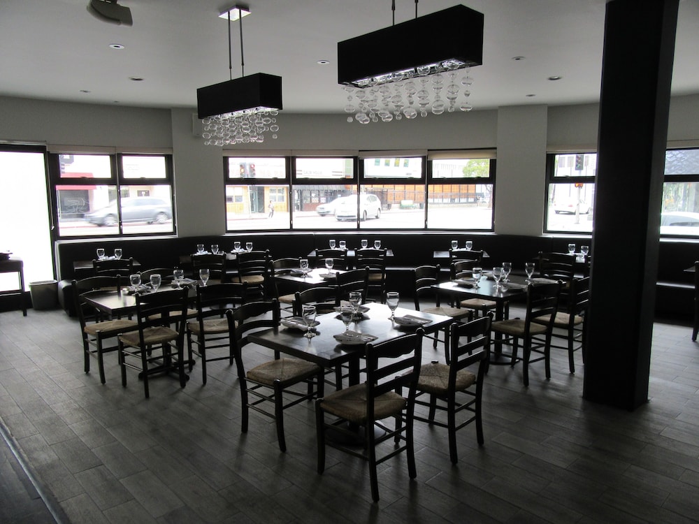 Ramada by Wyndham Los Angeles/Koreatown West — Restaurant & bars in Los Angeles, California